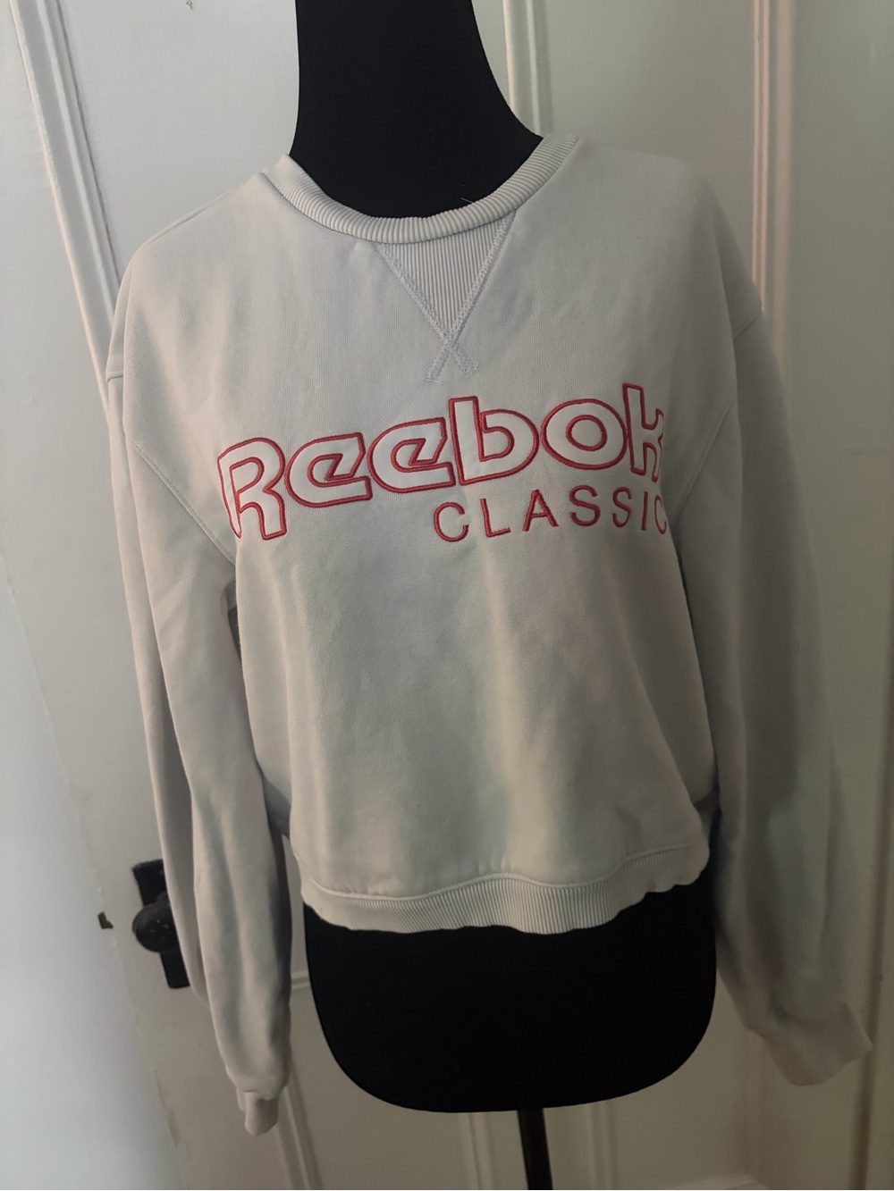 Reebok Classic Women's White Crewneck Sweatshirt vintage size medium